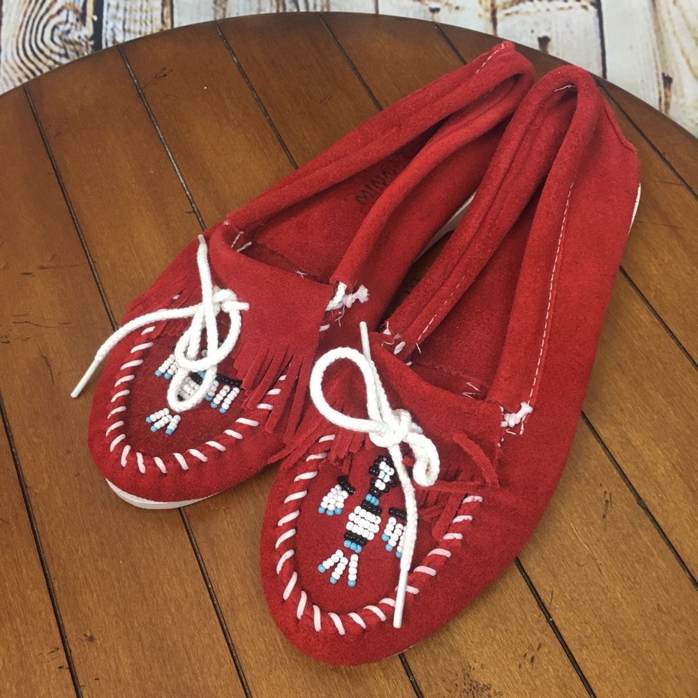 ❌SOLD❌Minnetonka Leather Beaded Moccasins